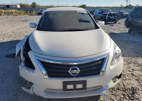 2015 Nissan Altima 2.5 из США, поврежденный, VIN 1N4AL3AP3FN375021